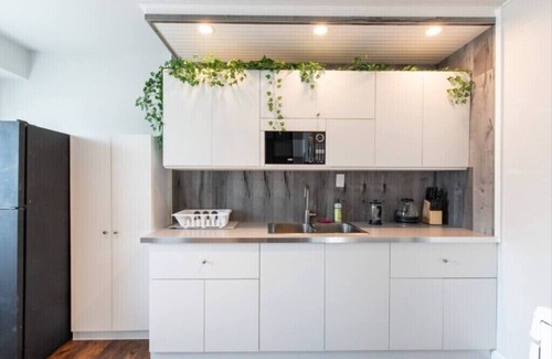 Los Angeles House | Sunny Modern Oasis Near DTLA
