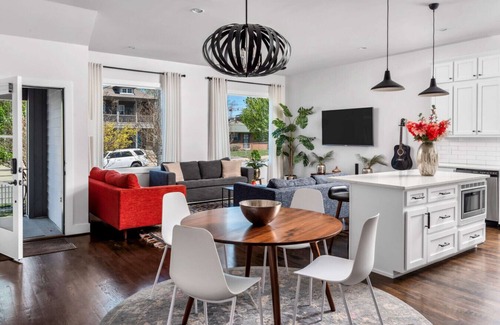 Edgehill House | Sunny Modern Oasis Pool, Hot Tub, Fire Pit, Grill, Rooftop