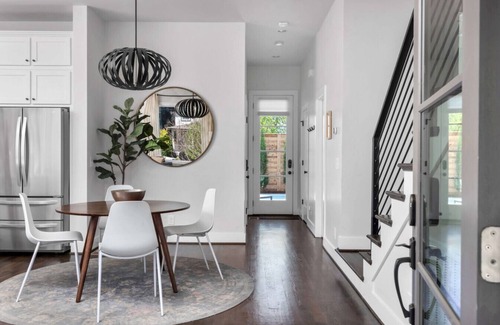 Edgehill House | Sunny Modern Oasis Pool, Hot Tub, Fire Pit, Grill, Rooftop