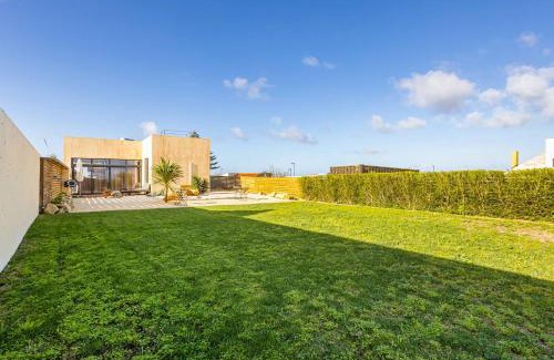 Sagres House | Sunny, modern villa with terraces and garden