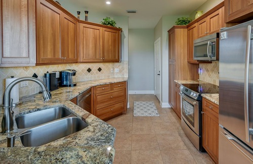 Naples House | Sunny Naples Townhome w/Lanai & Pool Access!