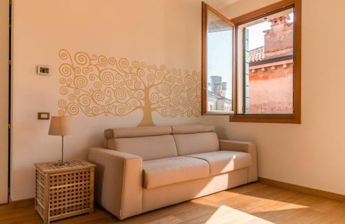 Cannaregio Apartment | SUNNY NEST CANAL VIEW IN VENICE CHIC MOVIDA