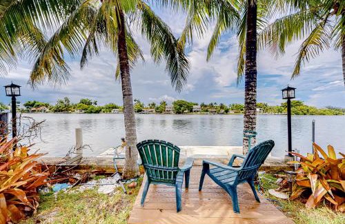 Hollywood Lakes House | Sunny Oasis