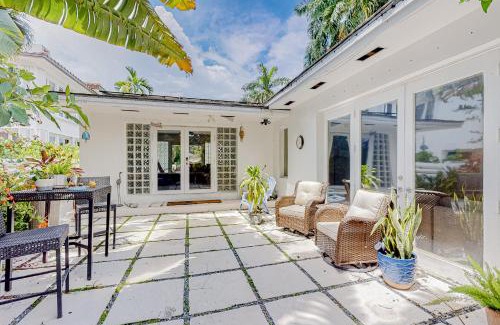 Hollywood Lakes House | Sunny Oasis