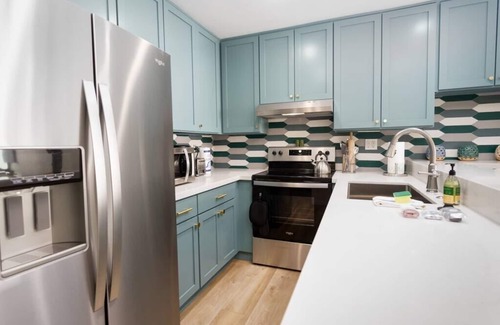 North Pacific Beach Condo | Sunny on the Ocean | Beachfront| Pacific Beach