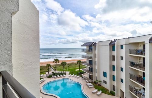 Ormond-by-the-Sea House | Sunny Ormond Beach SOB Condo Pool No Drive Beach