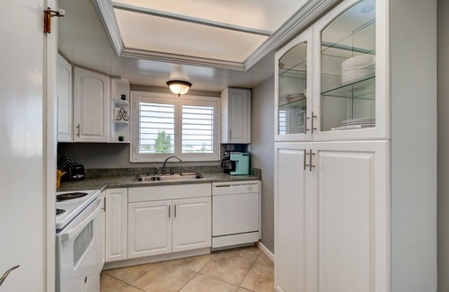 Ormond-by-the-Sea Condo | Sunny Ormond Beach SOB Condo, Pool, No Drive Beach