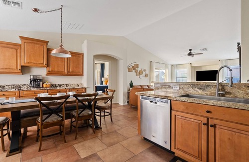 Villages At Queen Creek House | Sunny Poolside Golf Haven 4-Bed 2-Bath Heated Pool