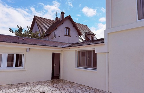 Villemomble Apartment | Sunny Private Studio/Free charging parking N3