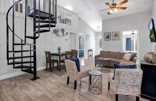 Dolphin's Cove House | Sunny Retreat near Golf Courses and Mayo Clinic