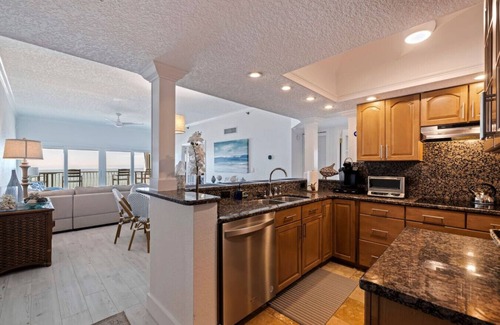 Redington Shores Condo | Sunny Retreat on Pristine Beach - Redington Shores
