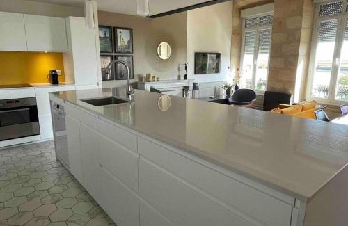 Chartrons Apartment | Sunny riverside apartment
