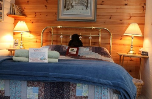 Minden Bed & Breakfast | Sunny Rock B&B Haliburton