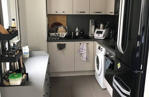 Colombes Bed & Breakfast | Sunny room 14 minutes from Saint Lazare
