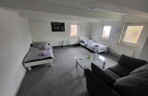 Region Hannover District House | Sunny Rooms