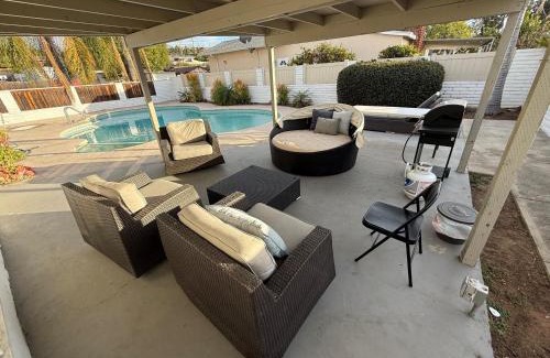 Grantville House | Sunny San Diego, Entire home, Pool, Free Parking, BBQ, Pets allowed, family neighborhood!