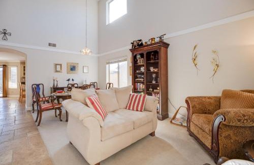 San Tan Valley House | Sunny San Tan Valley Home with Grill on Golf Course!