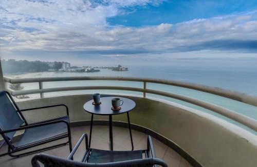 Si Rusa Apartment | 'Sunny Seaview' at Regency corner unit with 2 carpark by Shine Stay