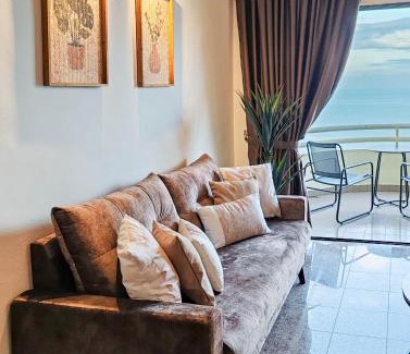 Si Rusa Apartment | 'Sunny Seaview' at Regency corner unit with 2 carpark by Shine Stay