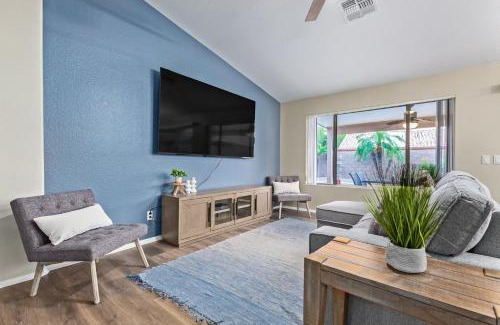 East Mesa House | Sunny Serenity: Mesa Masterpiece