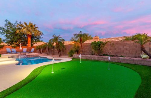 East Mesa House | Sunny Serenity: Mesa Masterpiece