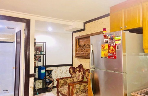 Malamig Condo | Sunny Side Condo Over looking Makati Metro Manila with Resort Pool.