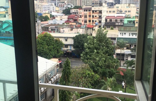 Malamig Condo | Sunny Side Condo Over looking Makati Metro Manila with Resort Pool.
