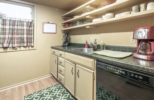 Bowie House | Sunny Side Town Home - 2BR/2BA - Seasonal Pool
