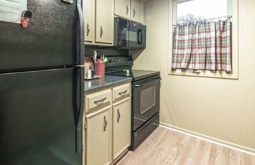 Bowie House | Sunny Side Town Home - 2BR/2BA - Seasonal Pool