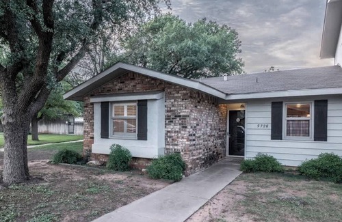 Bowie House | Sunny Side Town Home - 2BR/2BA - Seasonal Pool