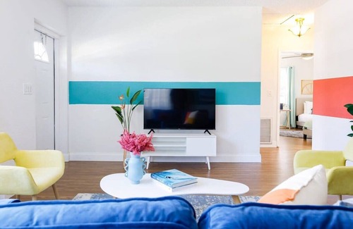 Highland Garden House | Sunny-Side Up - Cozy and Central Home with Parking