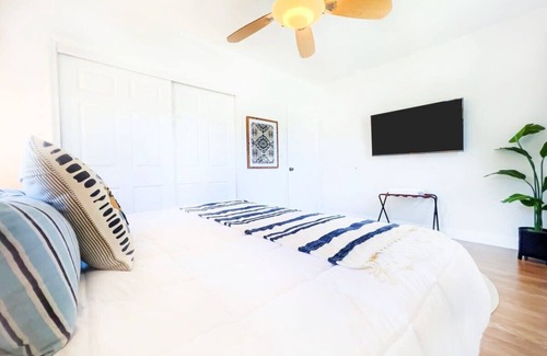 Highland Garden House | Sunny-Side Up - Cozy and Central Home with Parking