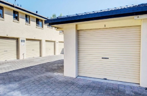 Byron Bay Apartment | Sunny Somerset 2B located opp Byron Bay markets