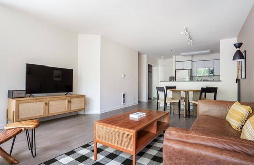 South Beach Apartment | Sunny South Beach 2BR w/Pool, Tennis, Spa, by Blueground