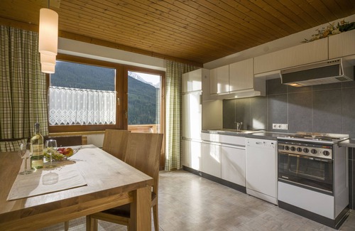 Vorderlanersbach Apartment | Sunny south-facing slope, detached, directly at the ski area Zillertal 3000, W-LAN