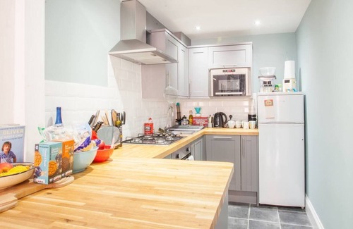 Shawlands Apartment | Sunny Southside Hideaway!
