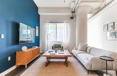 Historic Core Apartment | Sunny & Spacious 2BDR & 1BTH in Downtown LA