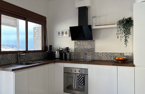 Coveta Fuma Apartment | Sunny Spacious Stylish 2 bed/2 bath + Sea View in Casco Antiguo Villajoyosa