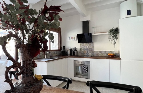 Coveta Fuma Apartment | Sunny Spacious Stylish 2 bed/2 bath + Sea View in Casco Antiguo Villajoyosa
