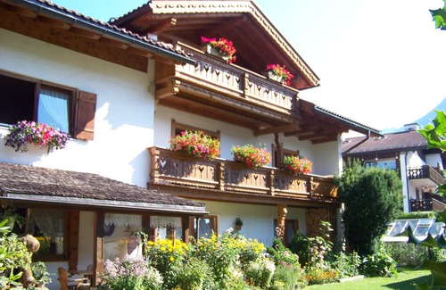 Garmisch-Partenkirchen Apartment | Sunny studio with balcony in the quiet heart of Partenkirchen