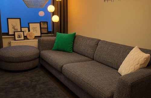 Spanga - Tensta House | Sunny stay in top floor room