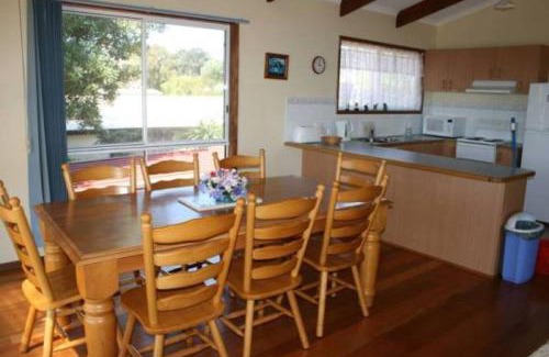 Cowes House | Sunny Stays on Yarramundi