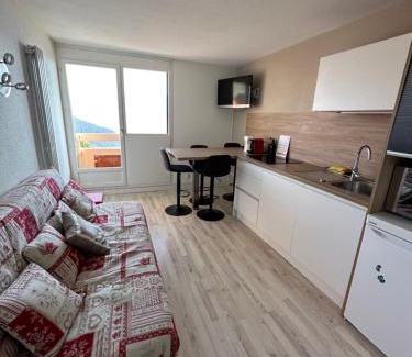 Eclose-Est Apartment | Sunny studio 25 m2 Mountain View balcony in Alpe d Huez district Eclose