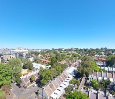 Glebe Apartment | Sunny studio and the best view of the city, Glebe