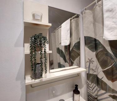 Glebe Apartment | Sunny studio and the best view of the city, Glebe
