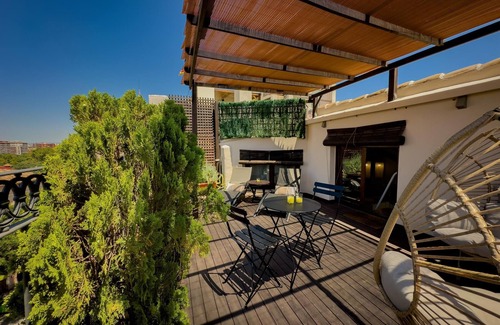 La Seu Apartment | Sunny studio Loft, 2 to 4 pax Terrace Old City