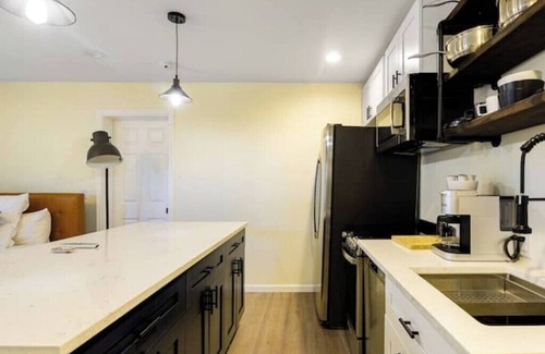 United Central Apartment | Sunny Studio