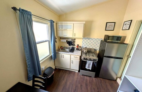 Esperanza Apartment | Sunny studio with deck in Esperanza