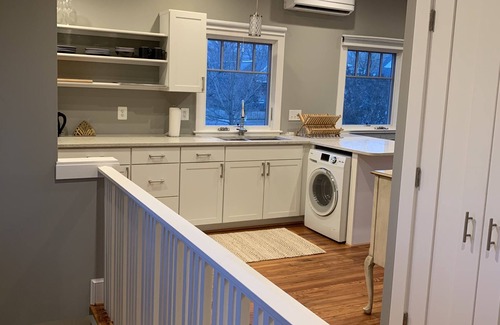 Del Ray Apartment | Sunny, Stylish Carriage House