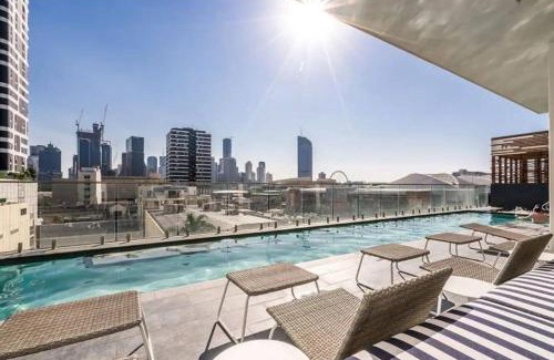 Jensen Apartment | Sunny Stylish Central Best Location Pool Gym